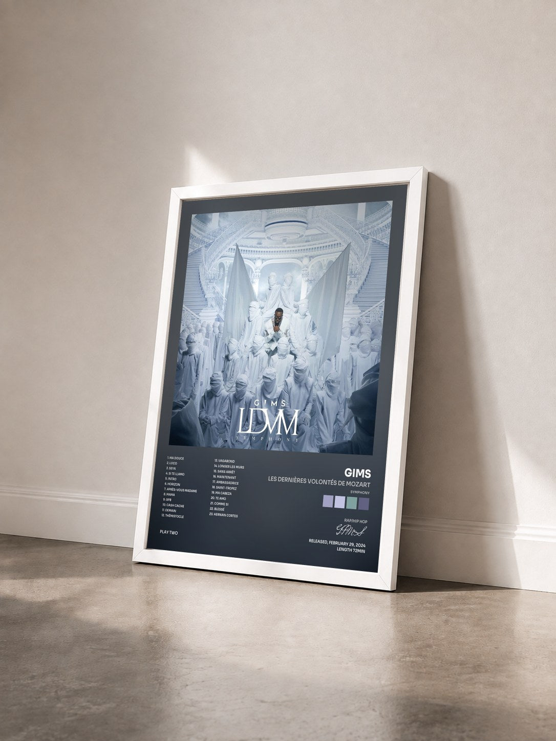 #blanc Tableau de l'album LES DERNIÈRES VOLONTÉS DE MOZART (SYMPHONY) de GIMS vu de trois quarts, cadre blanc