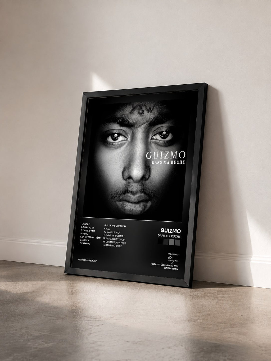 #noir Dans ma ruche de Guizmo en lámina enmarcada vista de tres cuartos, marco negro