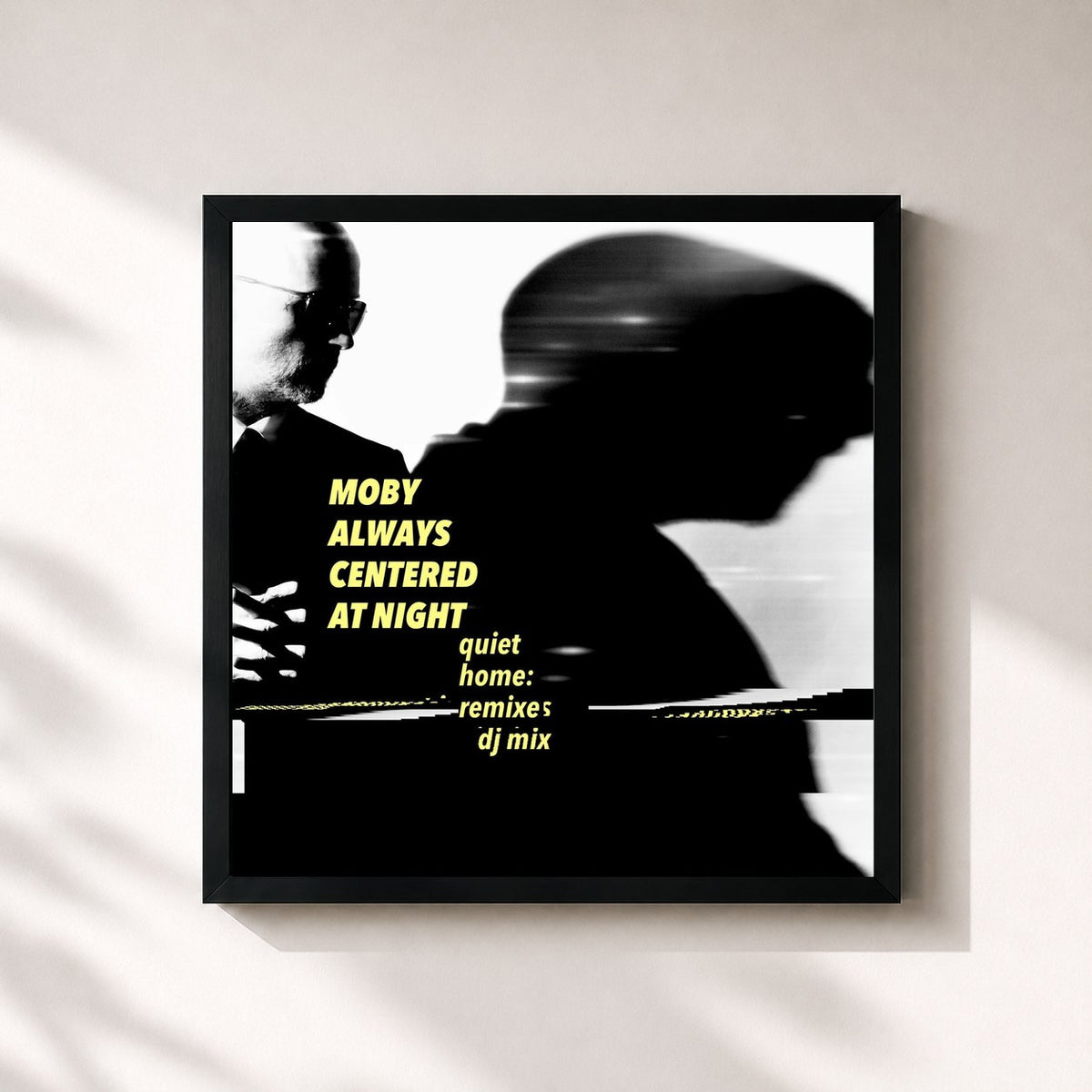 #noir Tableau carré de l'album quiet home : remixes dj de Moby, cadre noir 32x32 cm