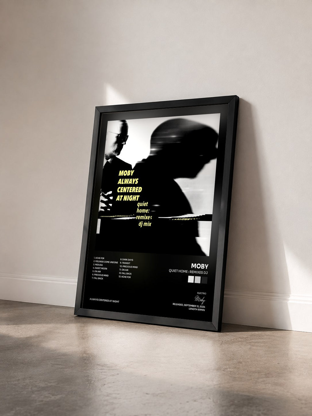 #noir Tableau de l'album quiet home : remixes dj de Moby vu de trois quarts, cadre noir