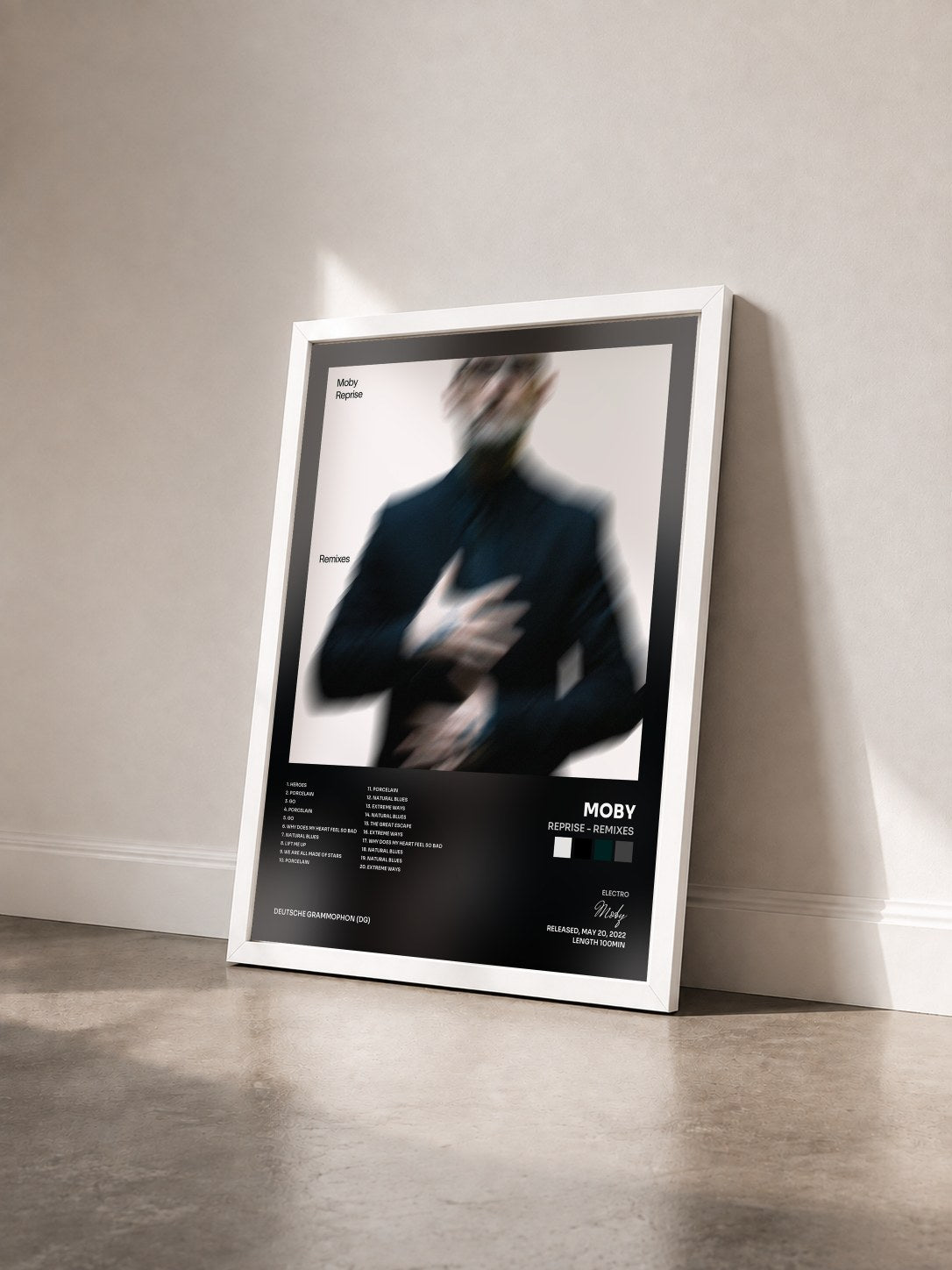 #blanc Tableau de l'album Reprise - Remixes de Moby vu de trois quarts, cadre blanc