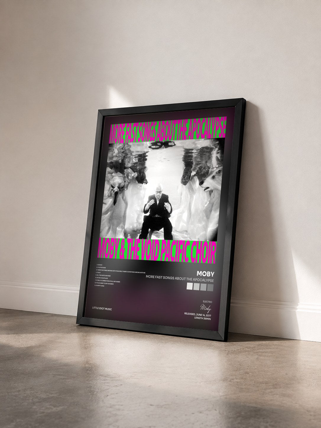 #noir Tableau de l'album More Fast Songs About the Apocalypse de Moby vu de trois quarts, cadre noir