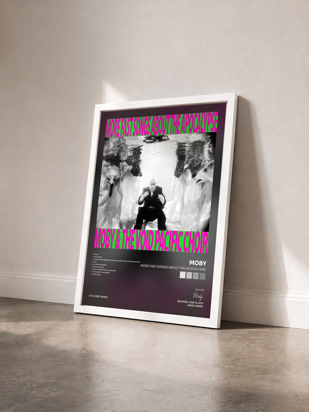 #blanc Tableau de l'album More Fast Songs About the Apocalypse de Moby vu de trois quarts, cadre blanc