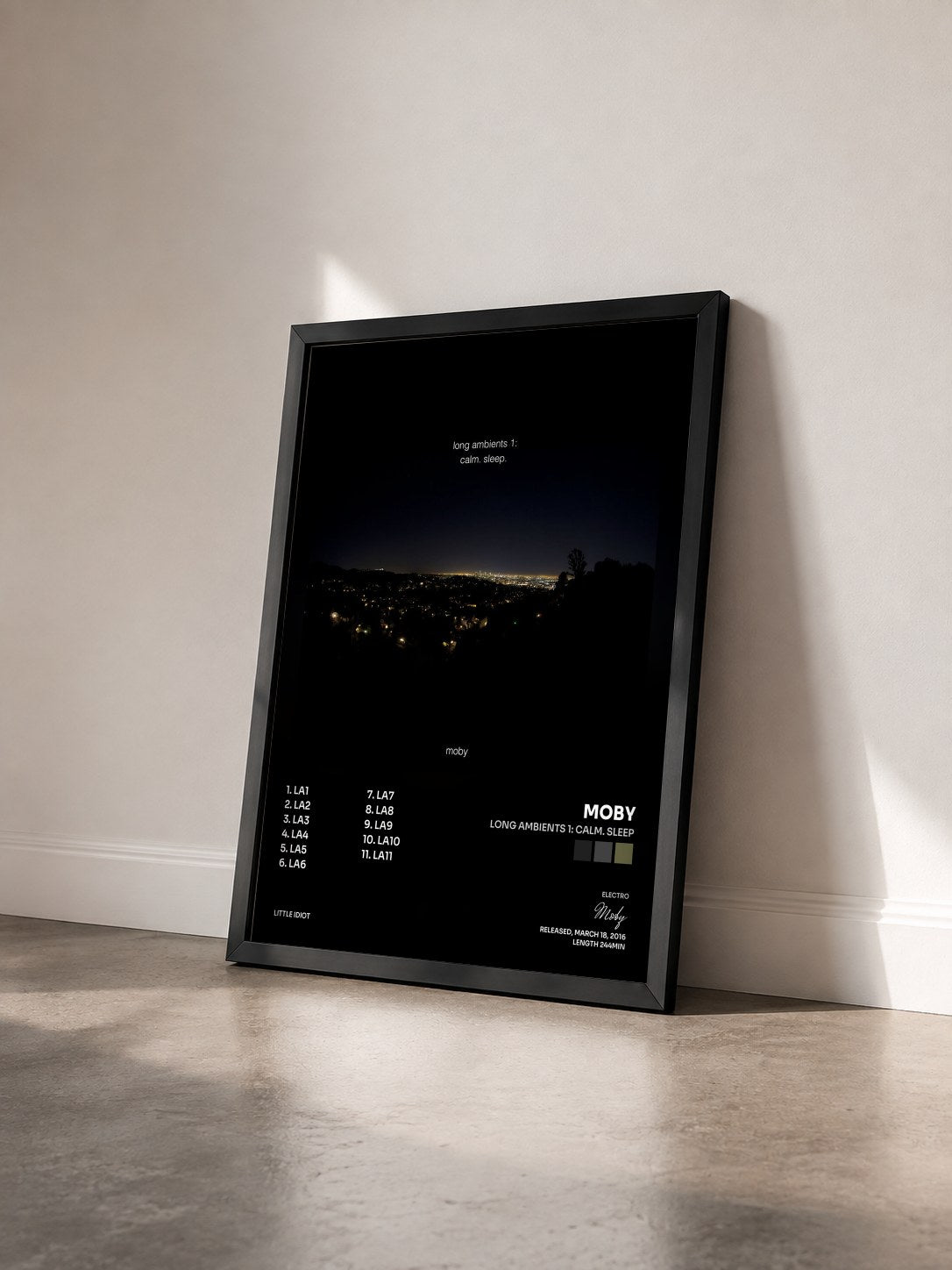 #noir Tableau de l'album Long Ambients 1: Calm. Sleep de Moby vu de trois quarts, cadre noir