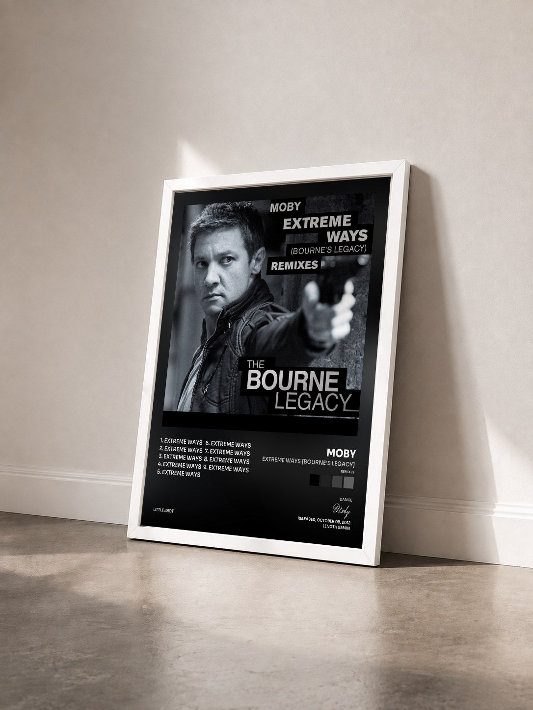 #blanc Tableau de l'album Extreme Ways (Bourne's Legacy) (Remixes) de Moby vu de trois quarts, cadre blanc
