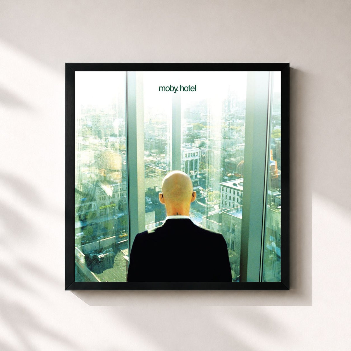 #noir Hotel di Moby in stampa quadrata incorniciata, cornice nera 32x32 cm
