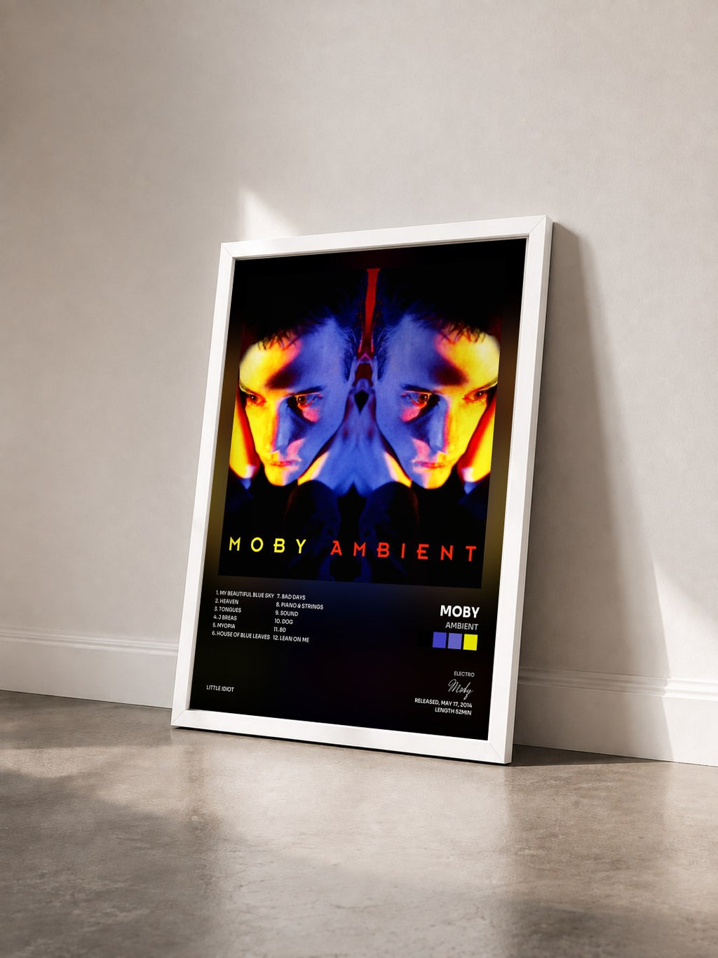 #blanc Ambient de Moby en lámina enmarcada vista de tres cuartos, marco blanco