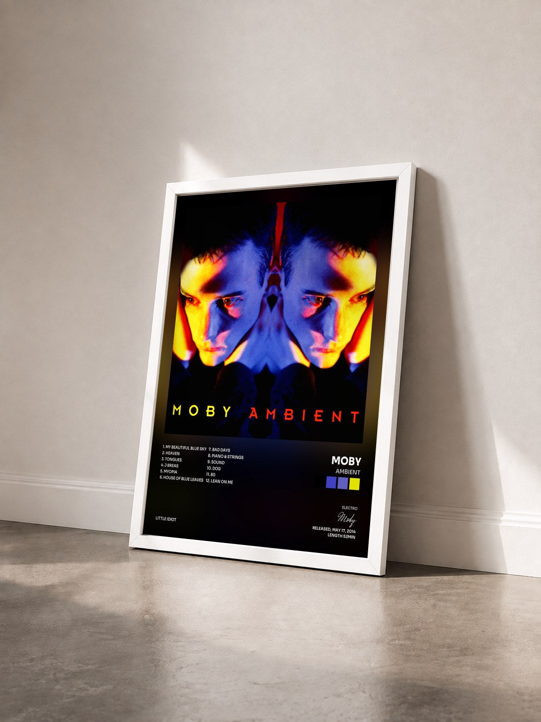 #blanc Tableau de l'album Ambient de Moby vu de trois quarts, cadre blanc