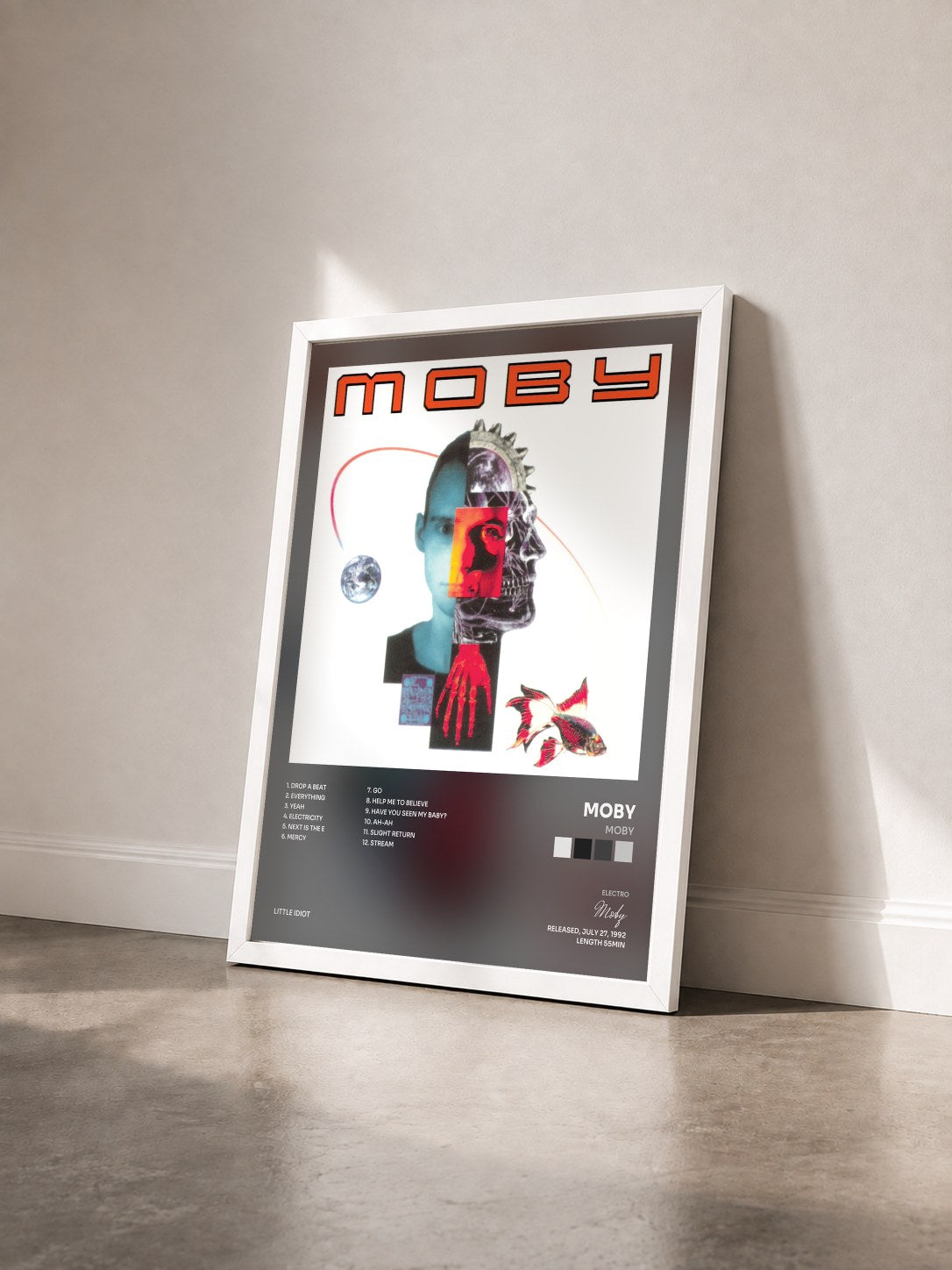 #blanc Tableau de l'album Moby de Moby vu de trois quarts, cadre blanc