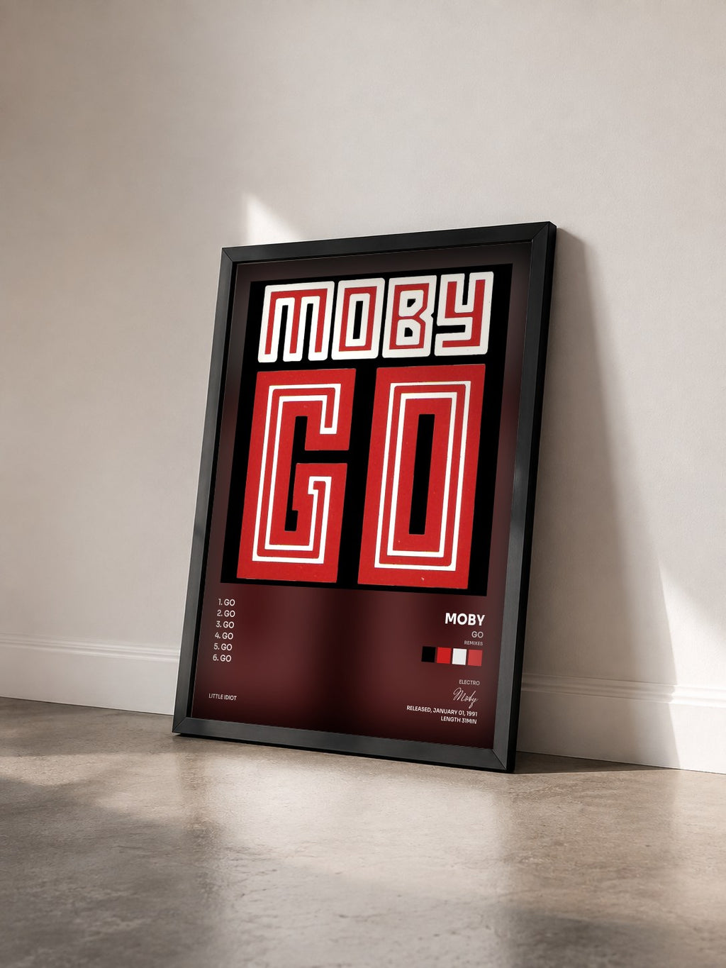 #noir Tableau de l'album Go (Remixes) de Moby vu de trois quarts, cadre noir