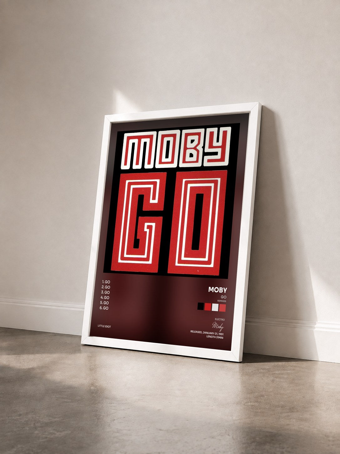 #blanc Tableau de l'album Go (Remixes) de Moby vu de trois quarts, cadre blanc