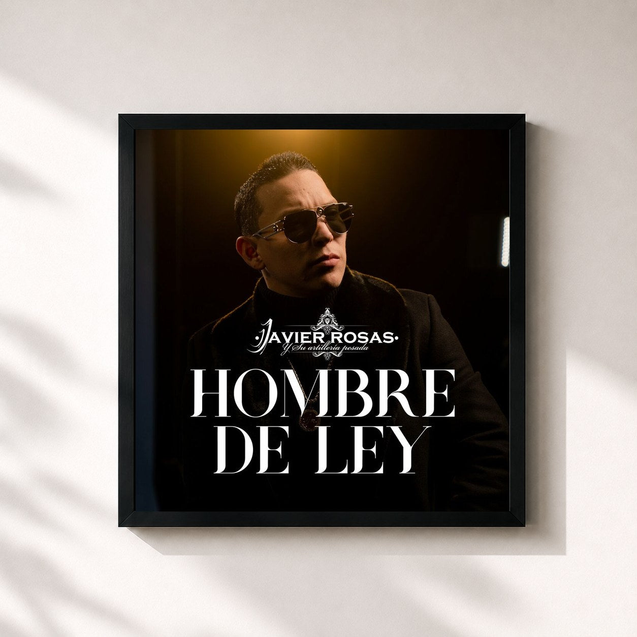 #noir Tableau carré de l'album Hombre De Ley de Javier Rosas Y Su Artillería Pesada, cadre noir 32x32 cm