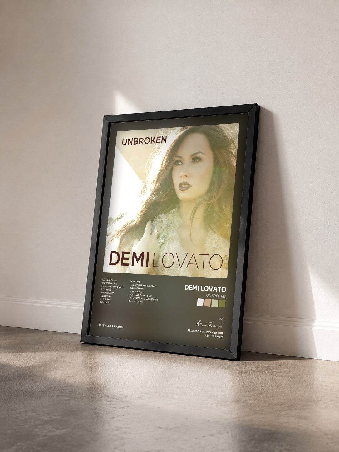 #noir Tableau de l'album Unbroken de Demi Lovato vu de trois quarts, cadre noir