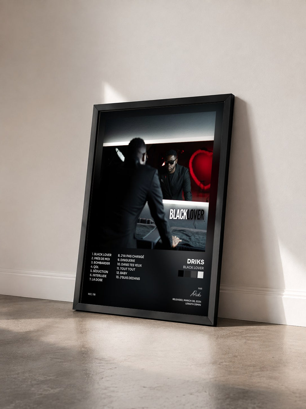 #noir Tableau de l'album Black Lover de Driks vu de trois quarts, cadre noir