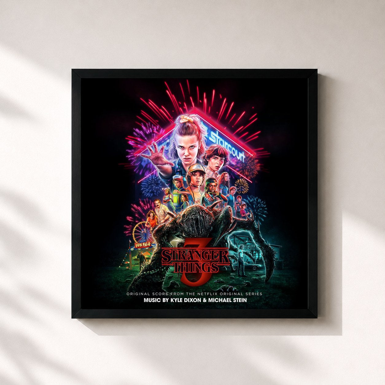 #noir Tableau carré de l'album Stranger Things 3 (Original Score from the Netflix Original Series) de Kyle Dixon & Michael Stein, cadre noir 32x32 cm