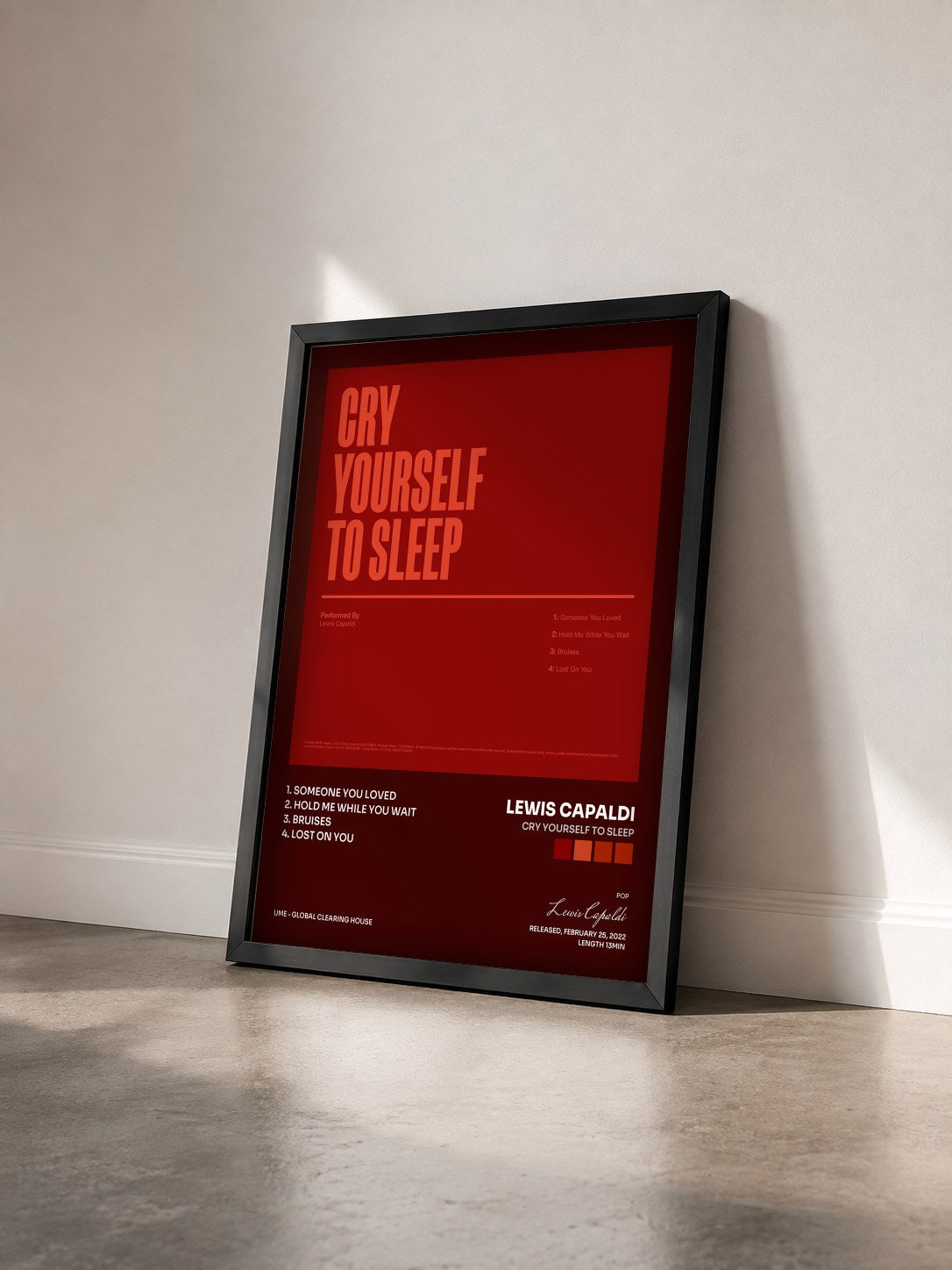 #noir Tableau de l'album Cry Yourself To Sleep de Lewis Capaldi vu de trois quarts, cadre noir