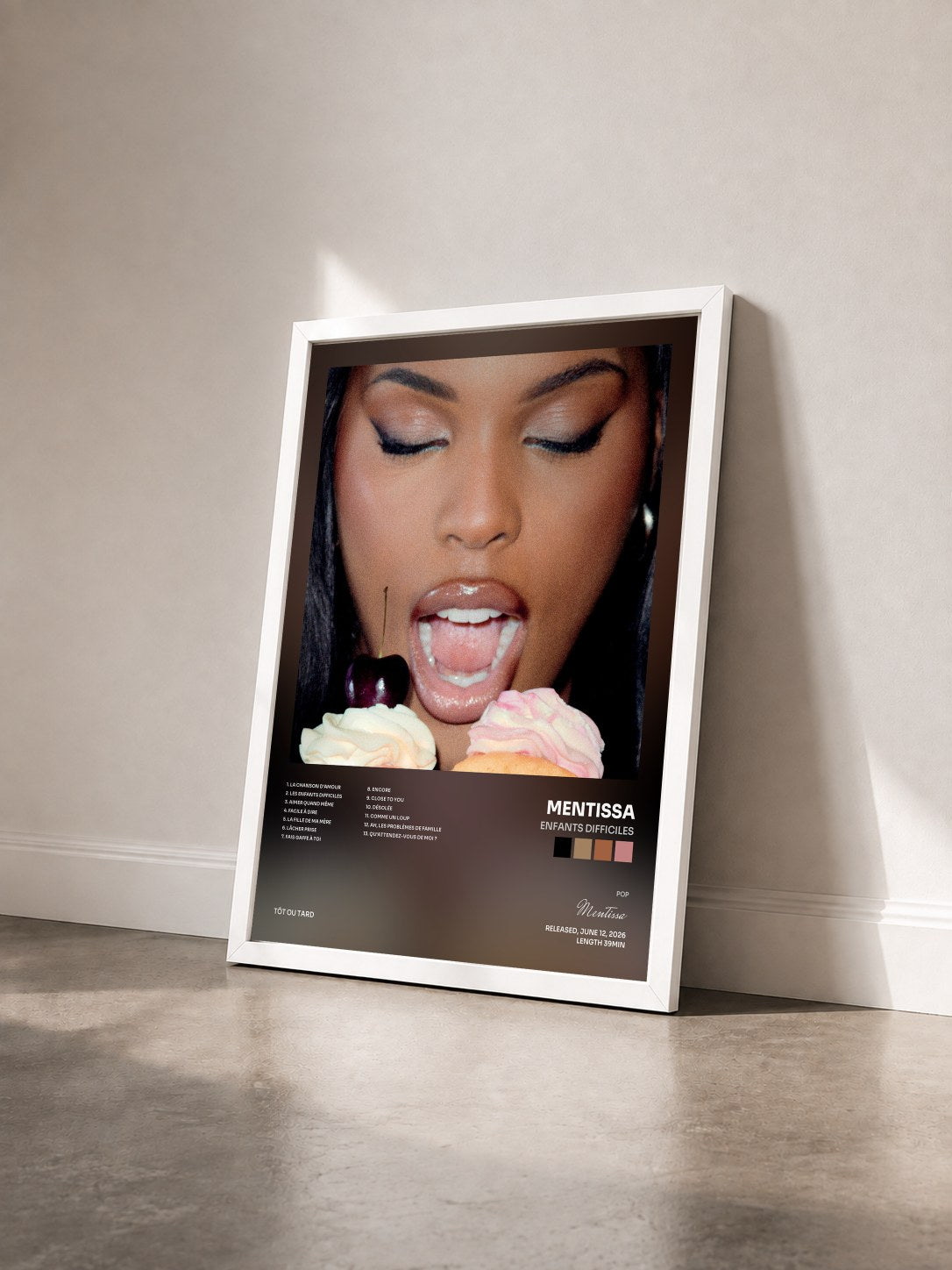 #blanc Tableau de l'album Enfants difficiles de Mentissa vu de trois quarts, cadre blanc