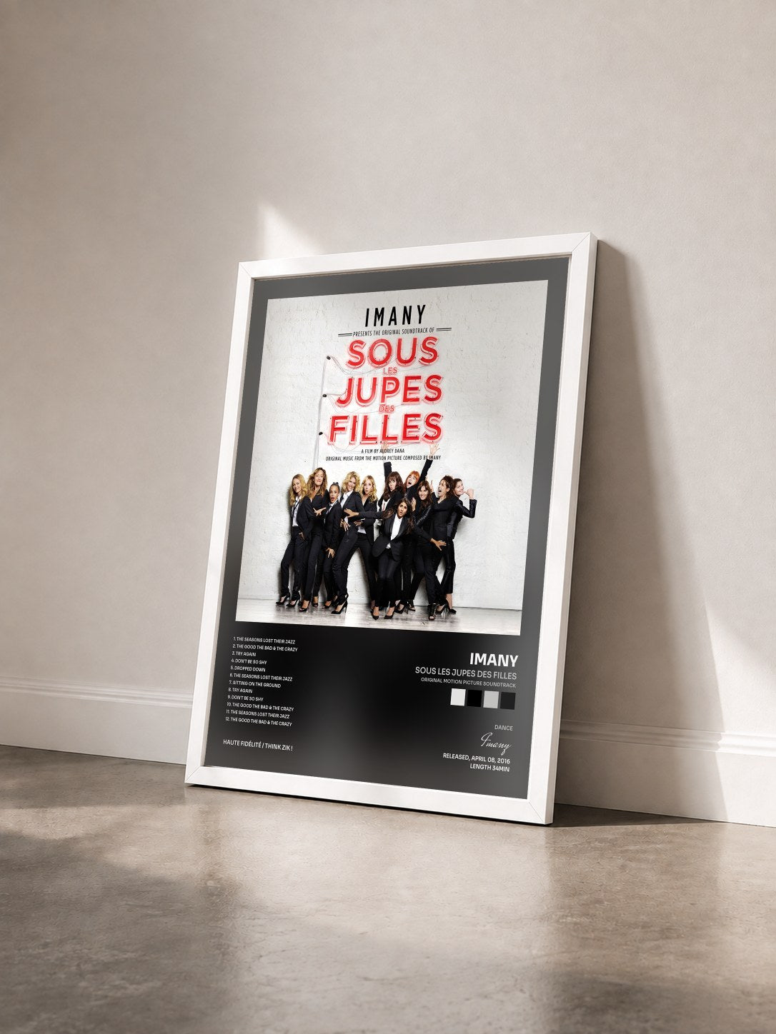 #blanc Tableau de l'album Sous les jupes des filles (Original Motion Picture Soundtrack) de Imany vu de trois quarts, cadre blanc