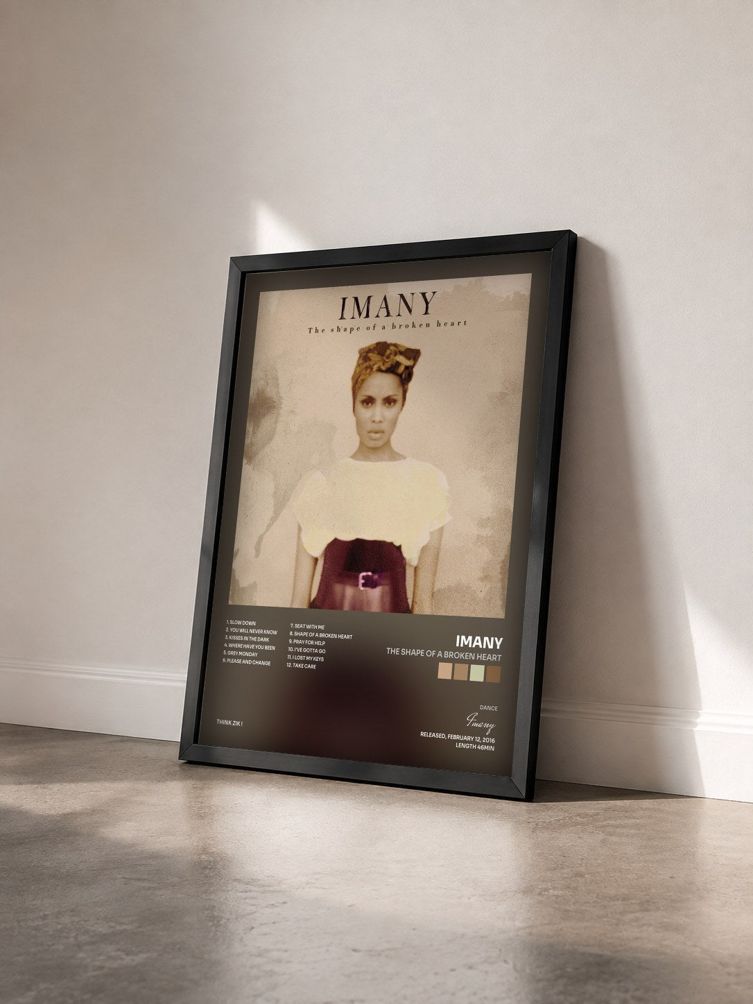 #noir Tableau de l'album The Shape of a Broken Heart de Imany vu de trois quarts, cadre noir