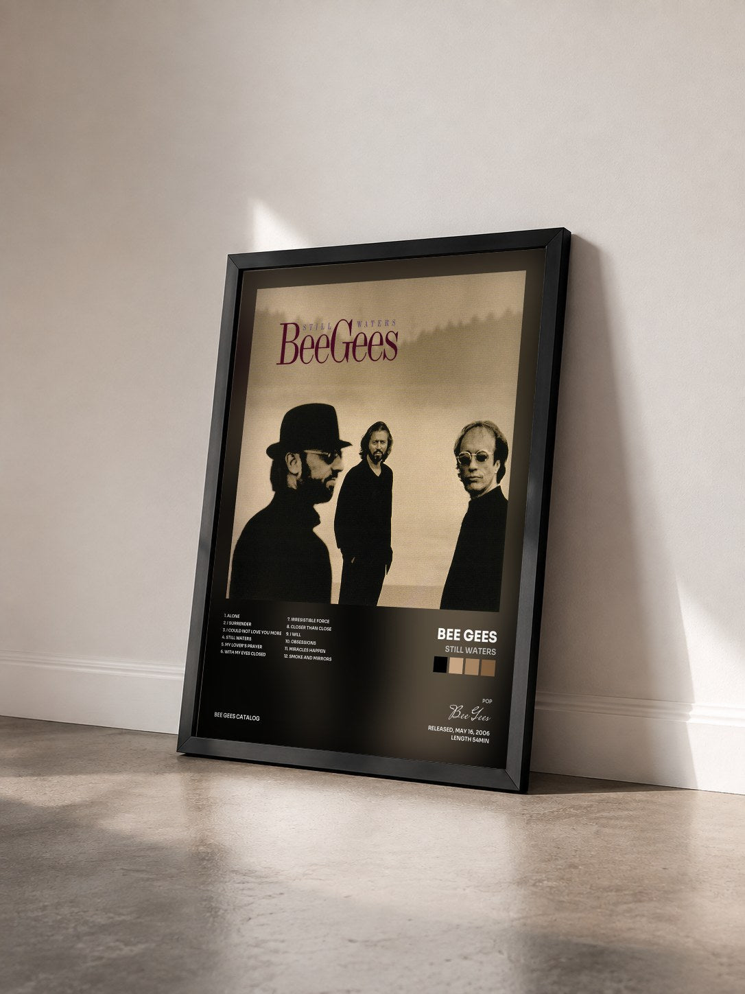 #noir Tableau de l'album Still Waters de Bee Gees vu de trois quarts, cadre noir