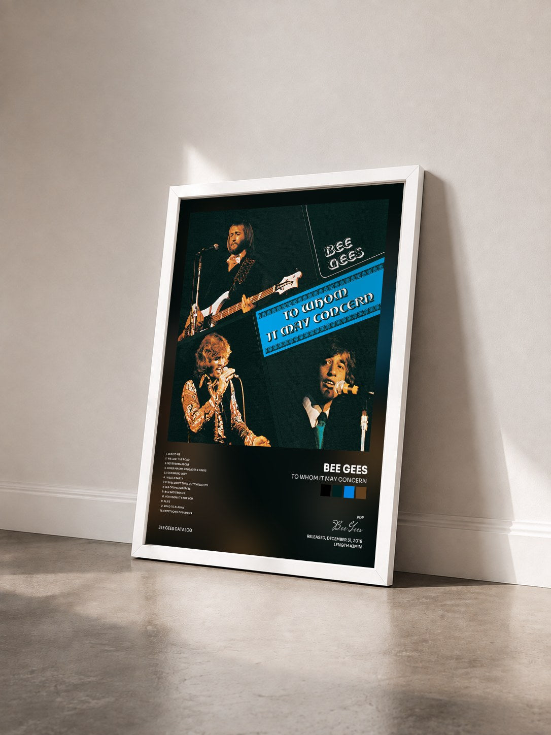 #blanc Tableau de l'album To Whom It May Concern de Bee Gees vu de trois quarts, cadre blanc