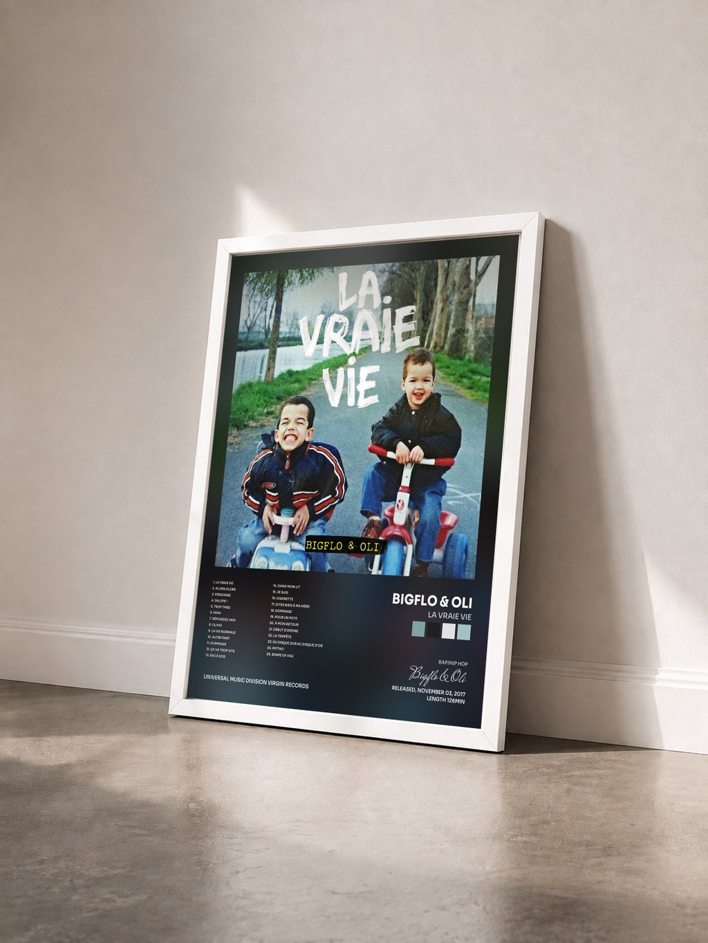 #blanc La vraie vie de Bigflo & Oli en lámina enmarcada vista de tres cuartos, marco blanco