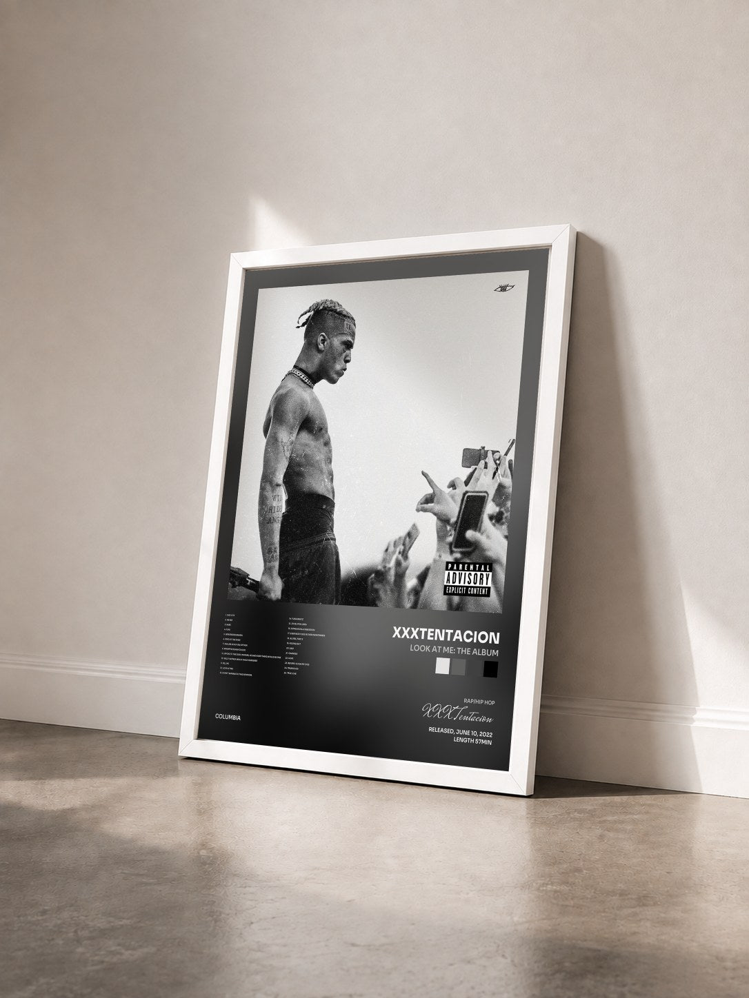 #blanc Tableau de l'album LOOK AT ME: THE ALBUM de XXXTentacion vu de trois quarts, cadre blanc