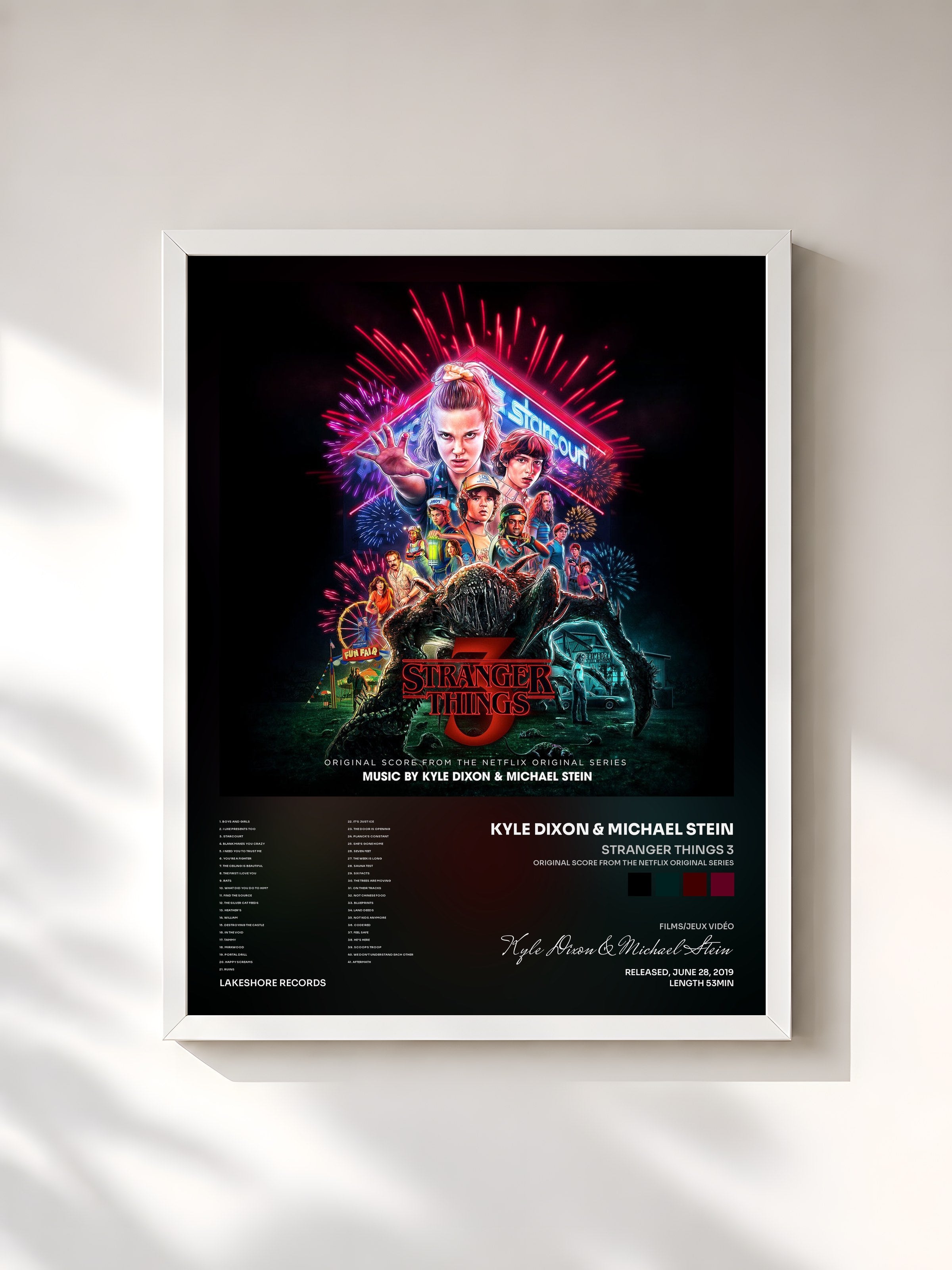 #blanc Tableau de l'album Stranger Things 3 (Original Score from the Netflix Original Series) de Kyle Dixon & Michael Stein, cadre blanc, imprimé et encadré en France