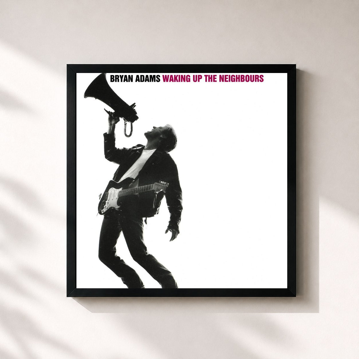 #noir Waking Up The Neighbours de Bryan Adams en lámina cuadrada enmarcada, marco negro de 32x32 cm