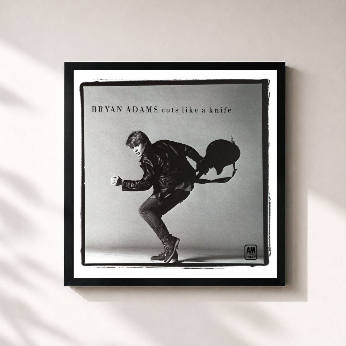 #noir Cuts Like A Knife de Bryan Adams en lámina cuadrada enmarcada, marco negro de 32x32 cm