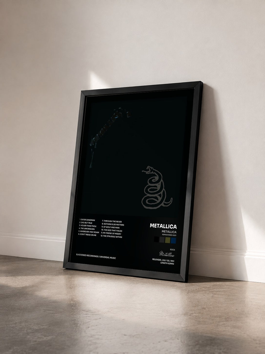 #noir Tableau de l'album Metallica (Remastered 2021) de Metallica vu de trois quarts, cadre noir