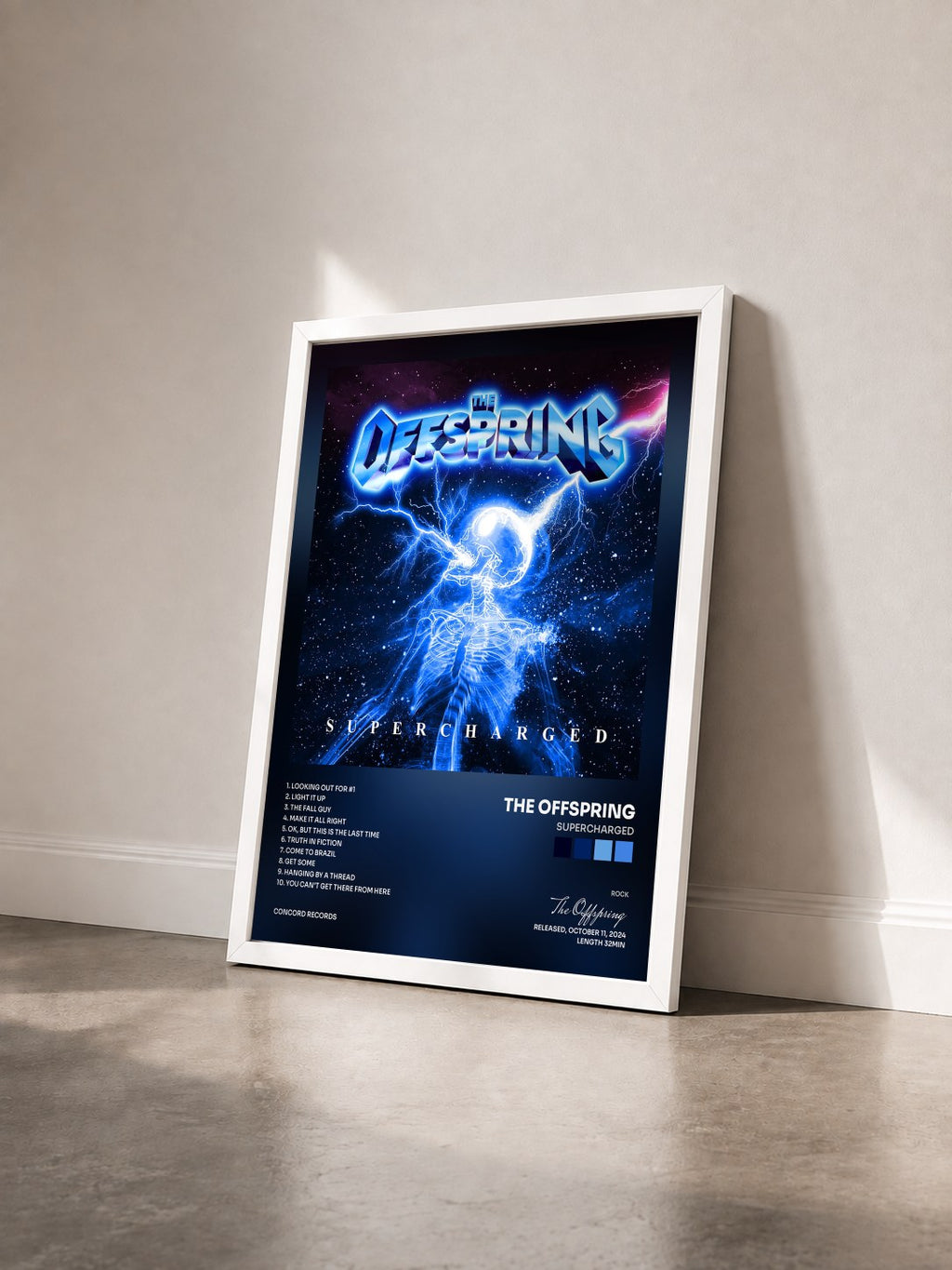 #blanc Tableau de l'album SUPERCHARGED de The Offspring vu de trois quarts, cadre blanc