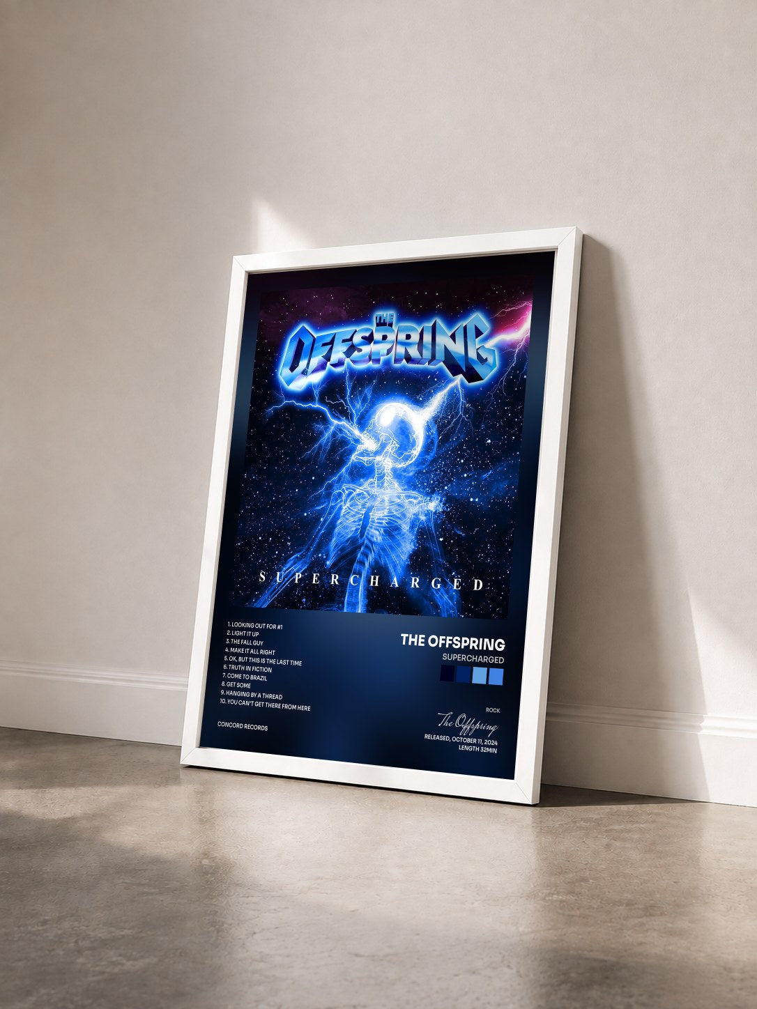#blanc Tableau de l'album SUPERCHARGED de The Offspring vu de trois quarts, cadre blanc