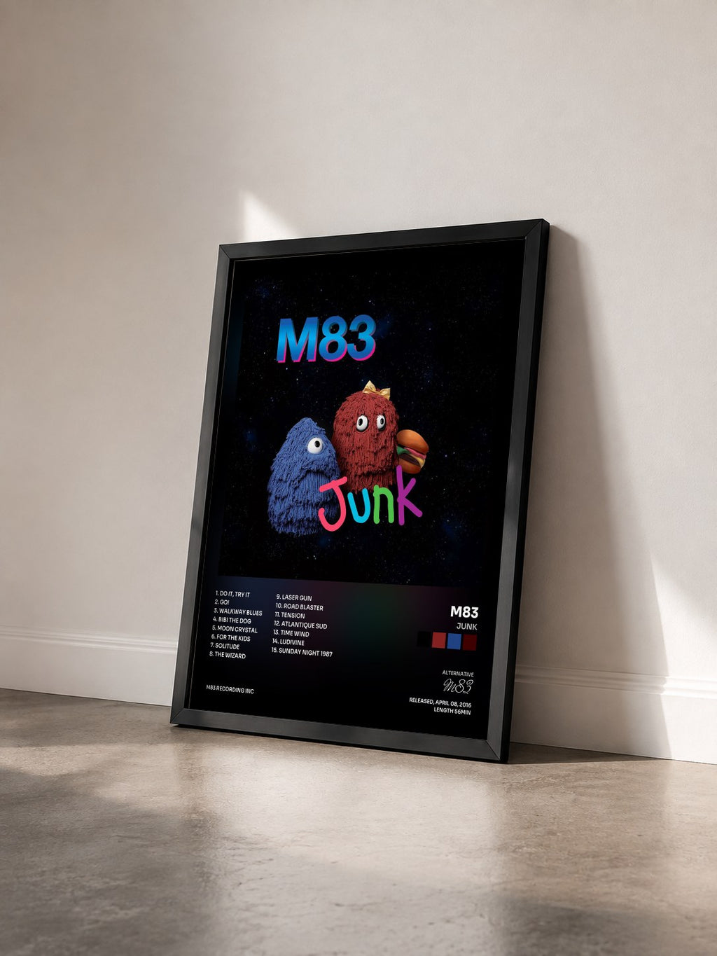 #noir Tableau de l'album Junk de M83 vu de trois quarts, cadre noir