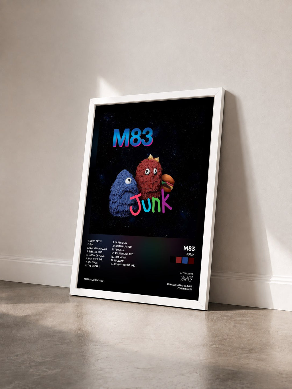 #blanc Tableau de l'album Junk de M83 vu de trois quarts, cadre blanc
