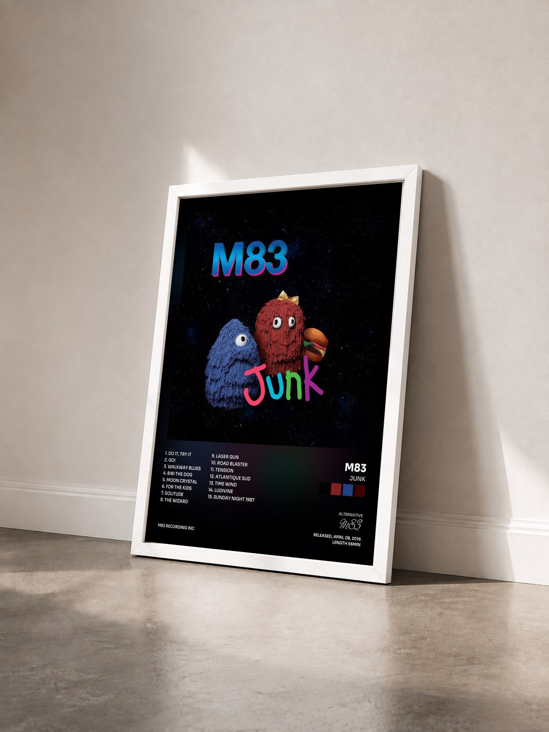 #blanc Tableau de l'album Junk de M83 vu de trois quarts, cadre blanc