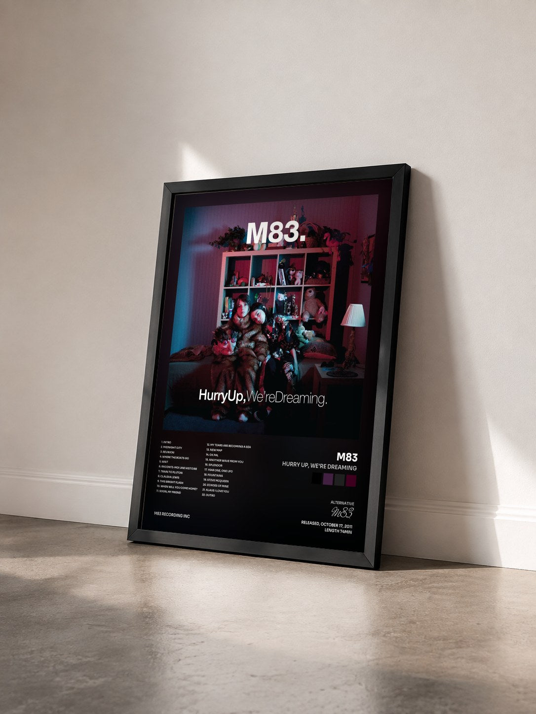 #noir Tableau de l'album Hurry up, We're Dreaming de M83 vu de trois quarts, cadre noir