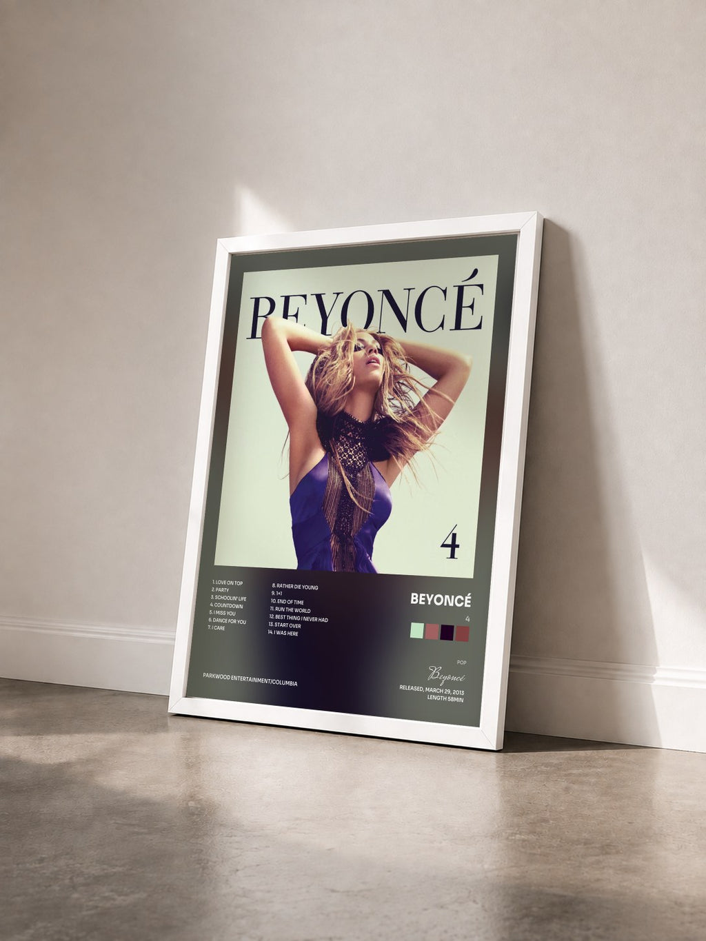 #blanc 4 de Beyoncé en lámina enmarcada vista de tres cuartos, marco blanco
