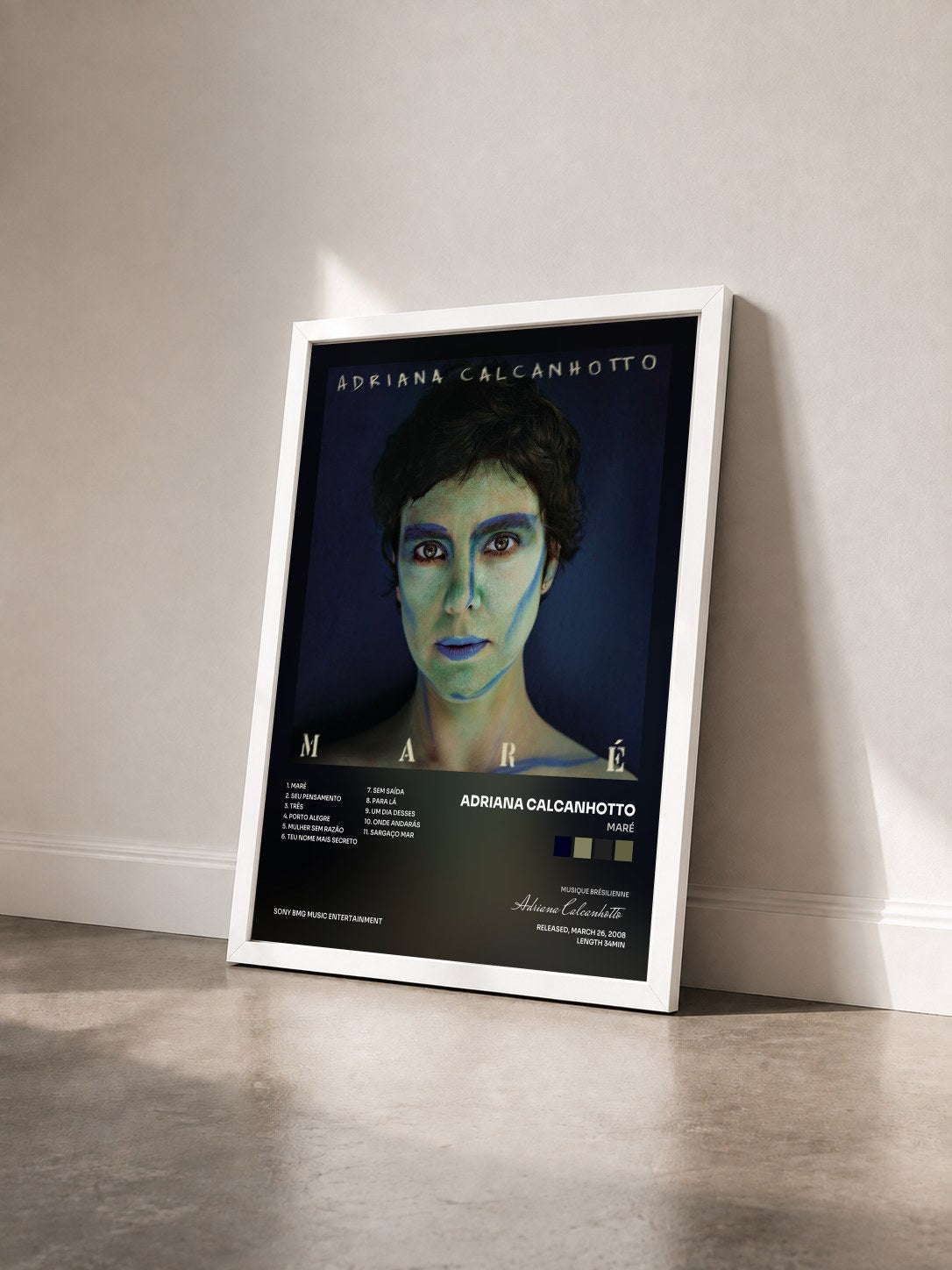 #blanc Tableau de l'album Maré de Adriana Calcanhotto vu de trois quarts, cadre blanc