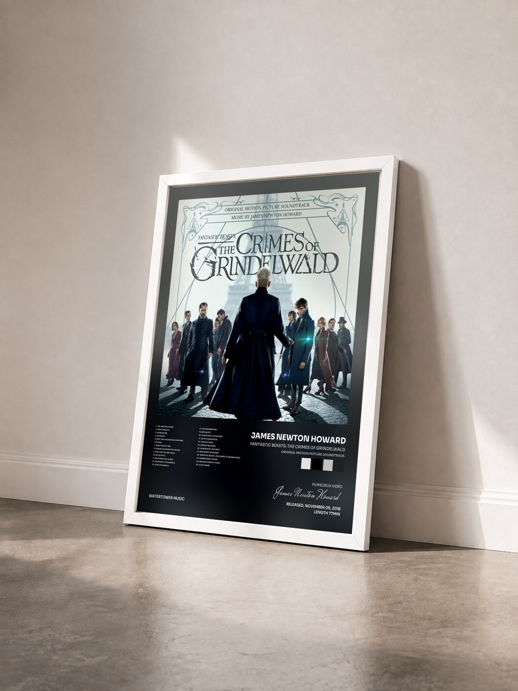 #blanc Fantastic Beasts: The Crimes Of Grindelwald (Original Motion Picture Soundtrack) von James Newton Howard als gerahmter Kunstdruck von schräg gesehen, weißer Rahmen
