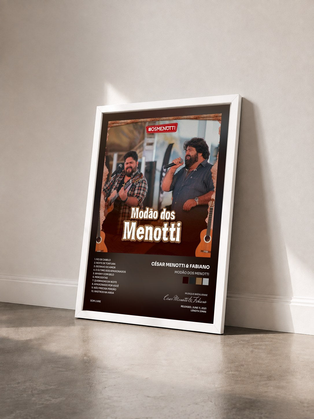 #blanc Tableau de l'album Modão Dos Menotti de César Menotti & Fabiano vu de trois quarts, cadre blanc