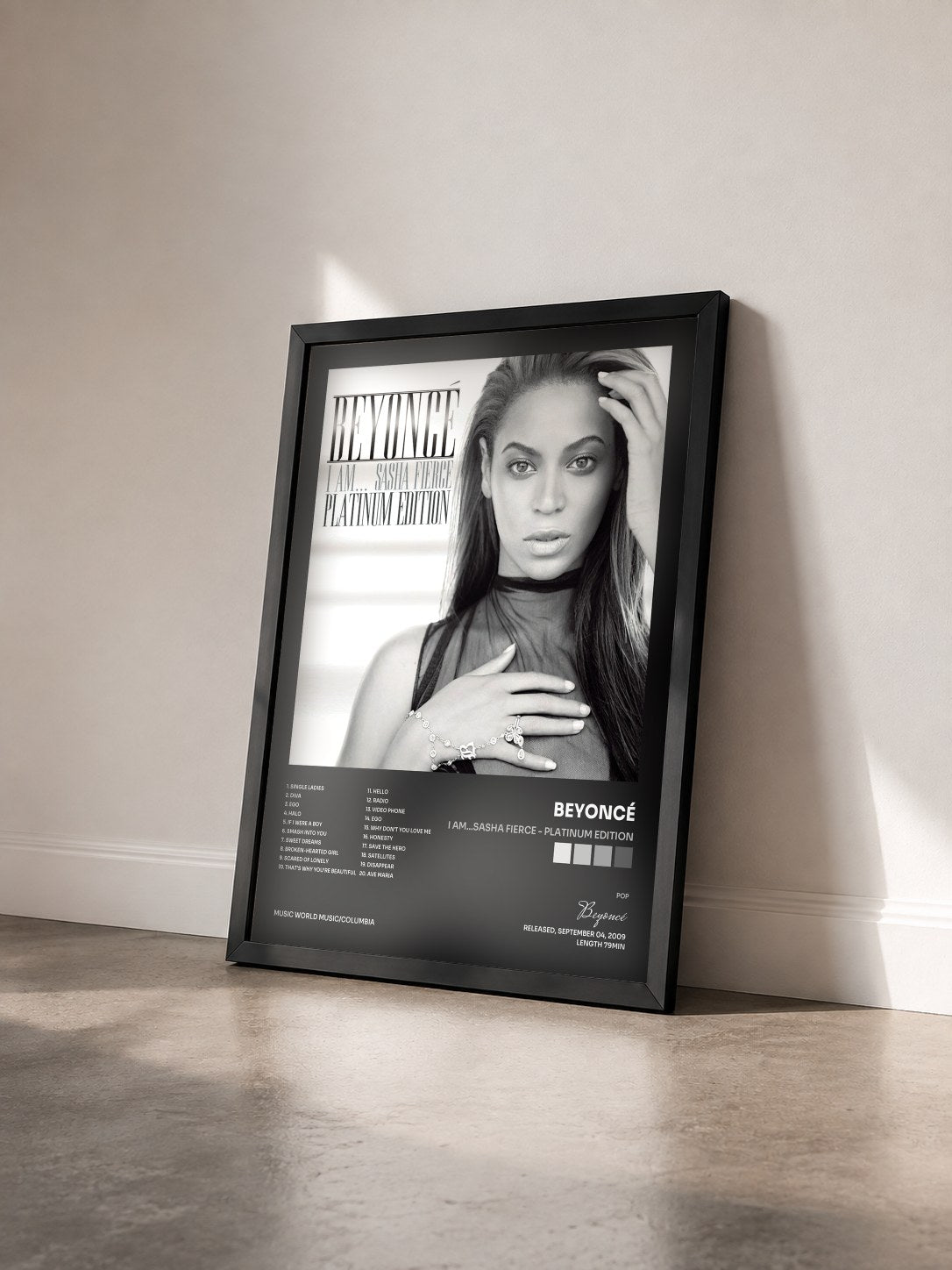 #noir Tableau de l'album I AM...SASHA FIERCE - Platinum Edition de Beyoncé vu de trois quarts, cadre noir