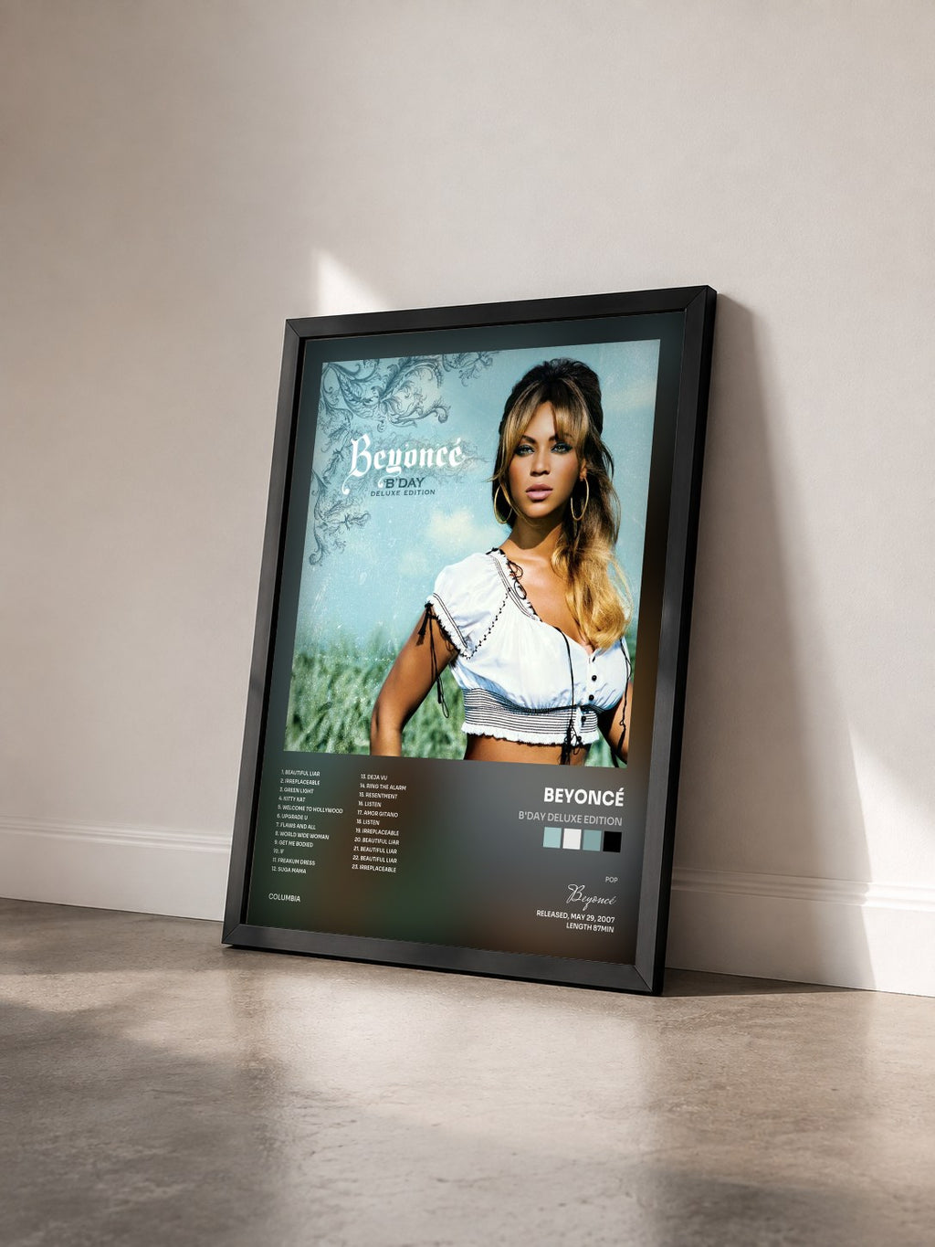 #noir Tableau de l'album B'Day Deluxe Edition de Beyoncé vu de trois quarts, cadre noir