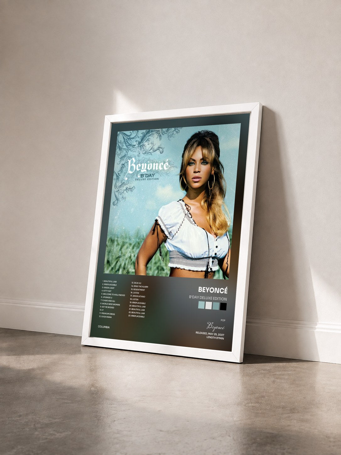 #blanc Tableau de l'album B'Day Deluxe Edition de Beyoncé vu de trois quarts, cadre blanc