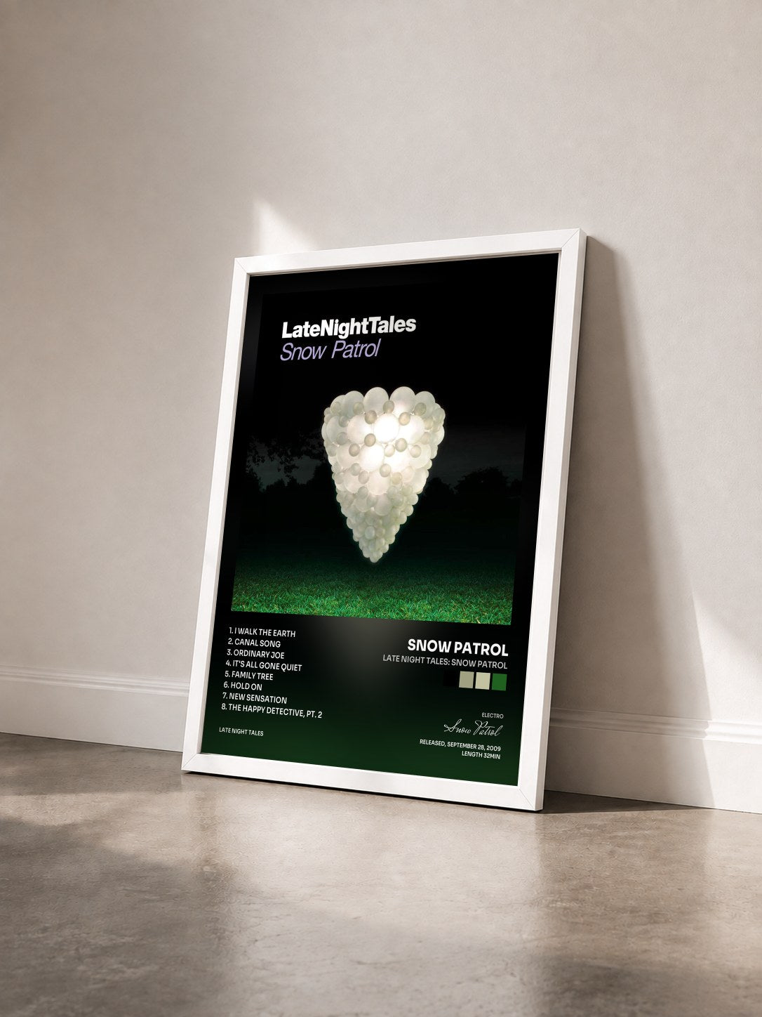 #blanc Late Night Tales: Snow Patrol von Snow Patrol als gerahmter Kunstdruck von schräg gesehen, weißer Rahmen
