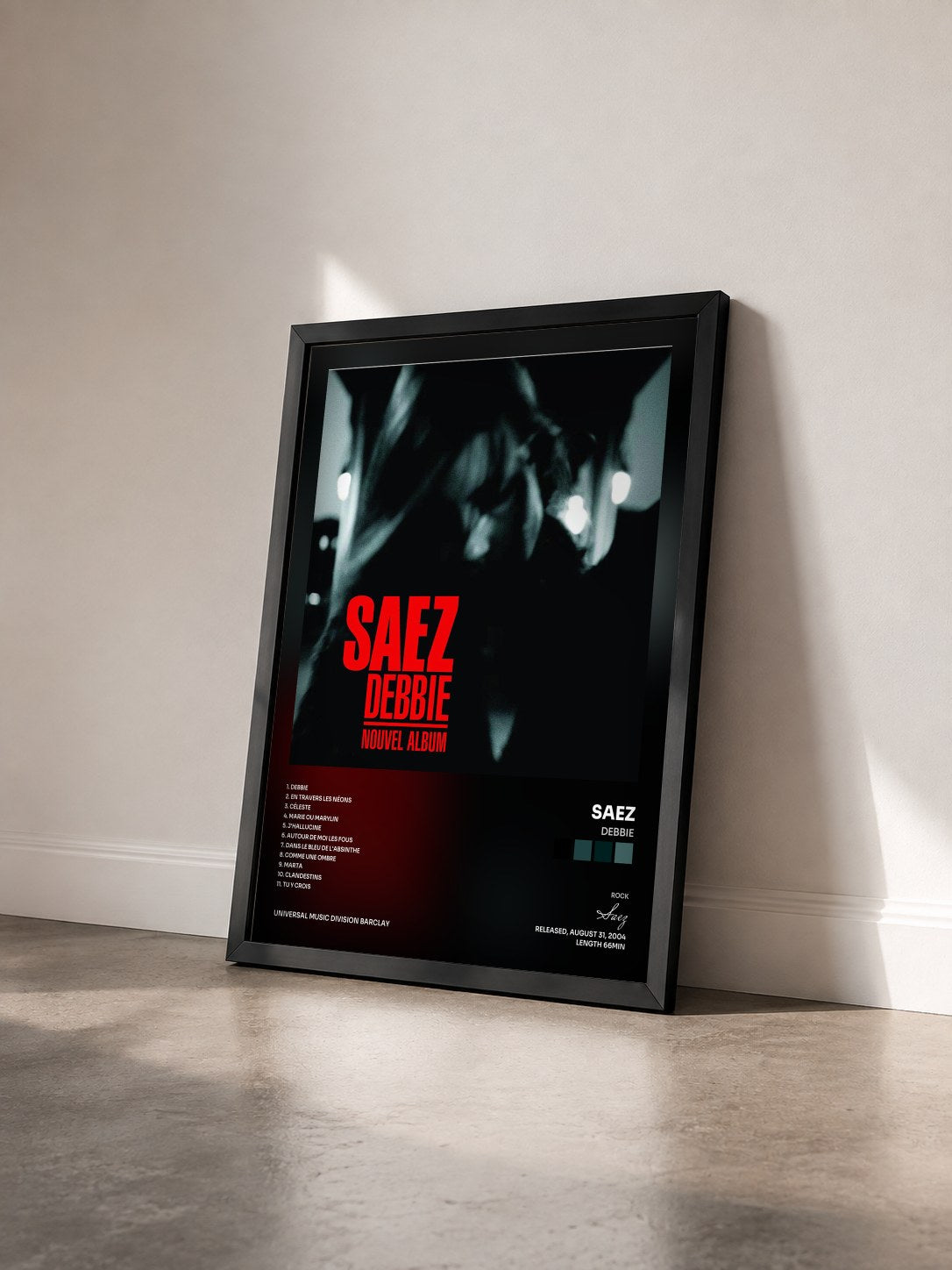 #noir Tableau de l'album Debbie de Saez vu de trois quarts, cadre noir