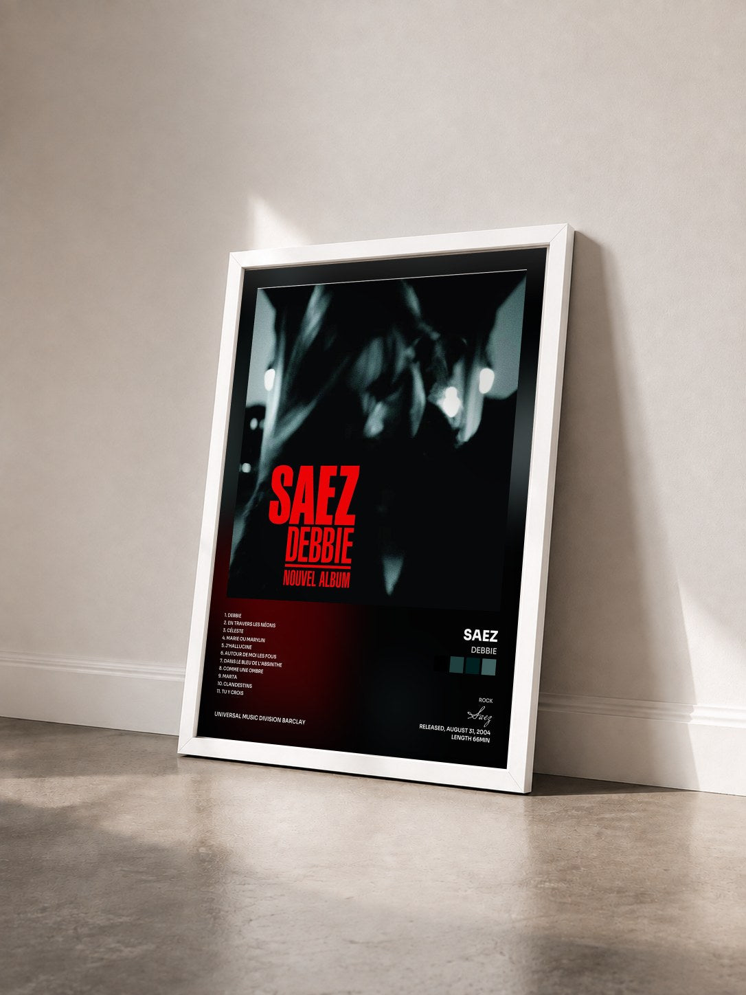 #blanc Tableau de l'album Debbie de Saez vu de trois quarts, cadre blanc