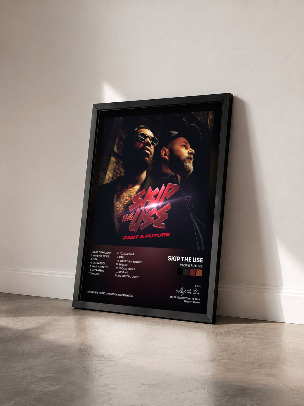 #noir Tableau de l'album Past & Future de Skip the Use vu de trois quarts, cadre noir