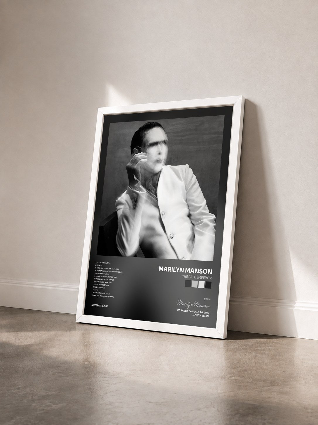 #blanc Tableau de l'album The Pale Emperor de Marilyn Manson vu de trois quarts, cadre blanc