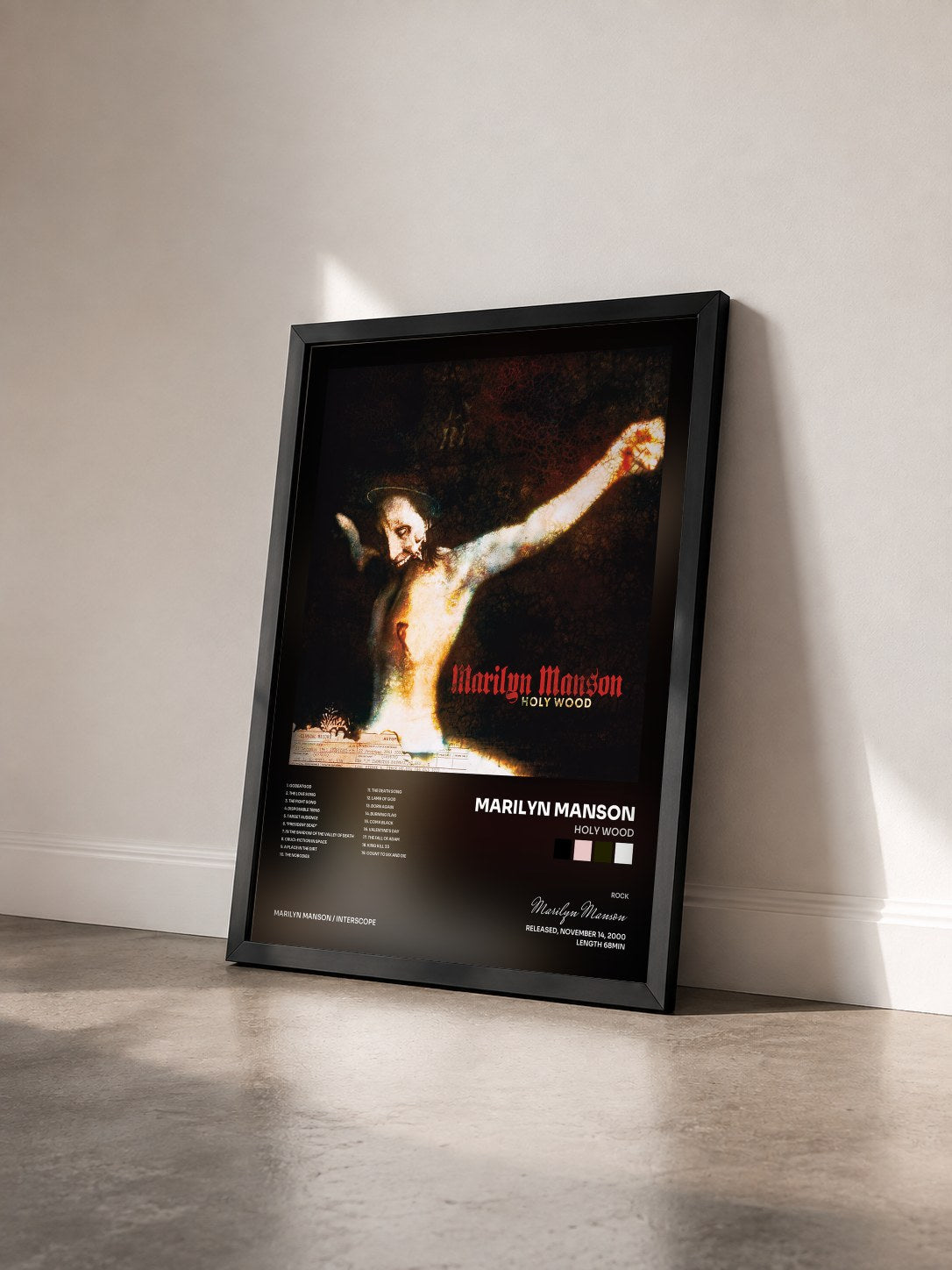 #noir Tableau de l'album Holy Wood de Marilyn Manson vu de trois quarts, cadre noir
